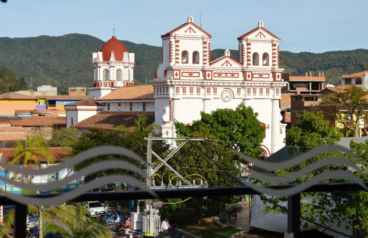 Hotel Guatatur Guatapé Екстериор снимка