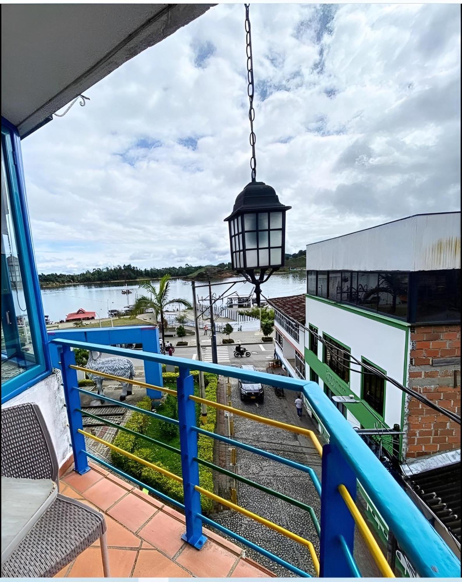 Hotel Guatatur Guatapé Екстериор снимка