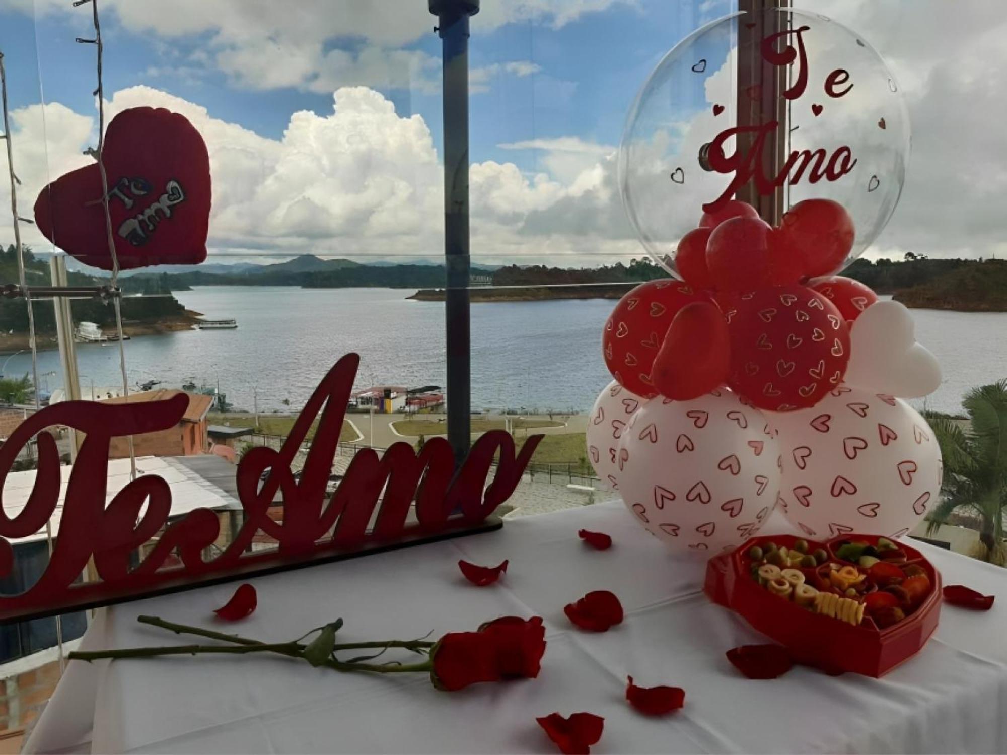 Hotel Guatatur Guatapé Екстериор снимка