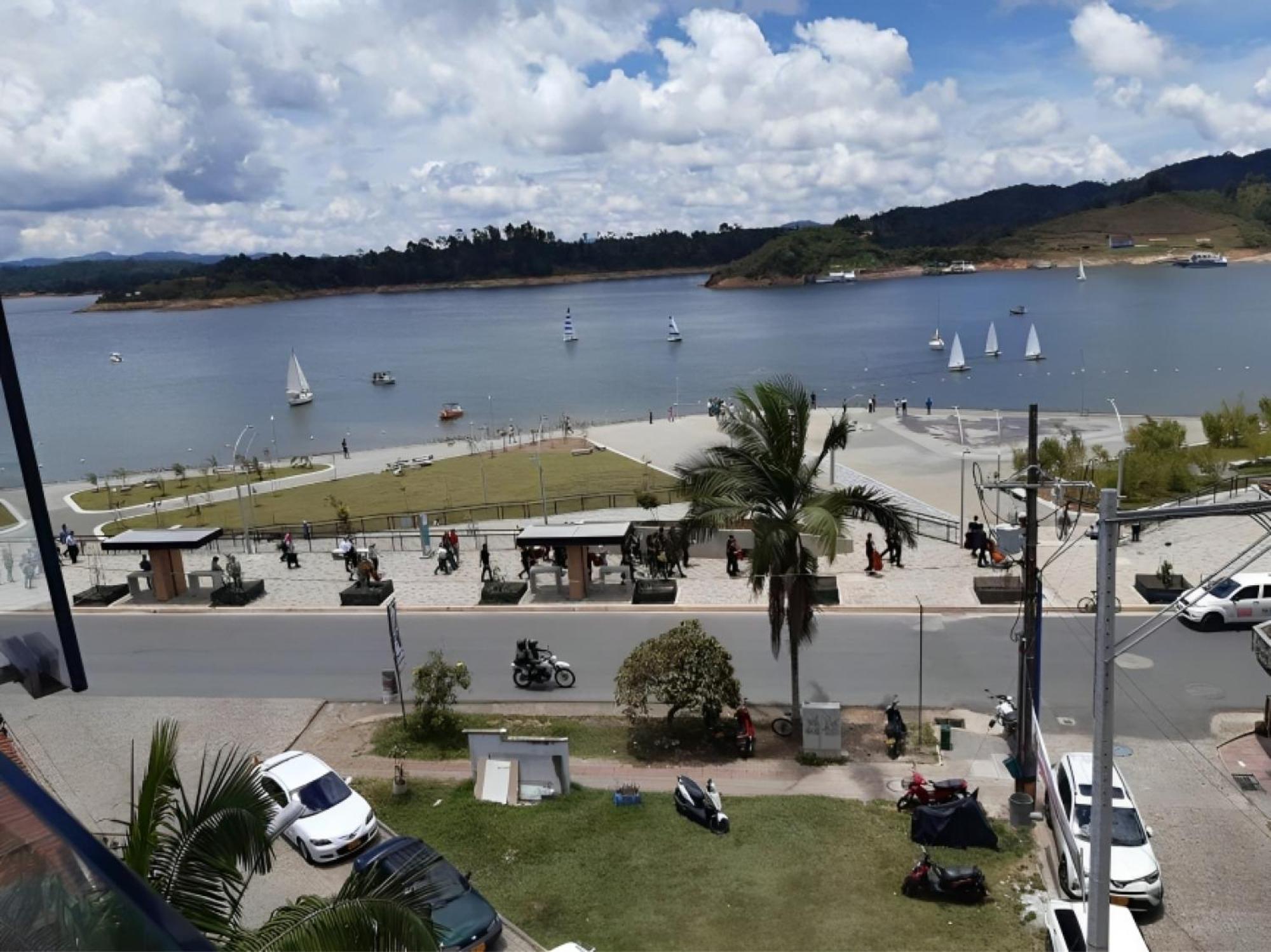 Hotel Guatatur Guatapé Екстериор снимка