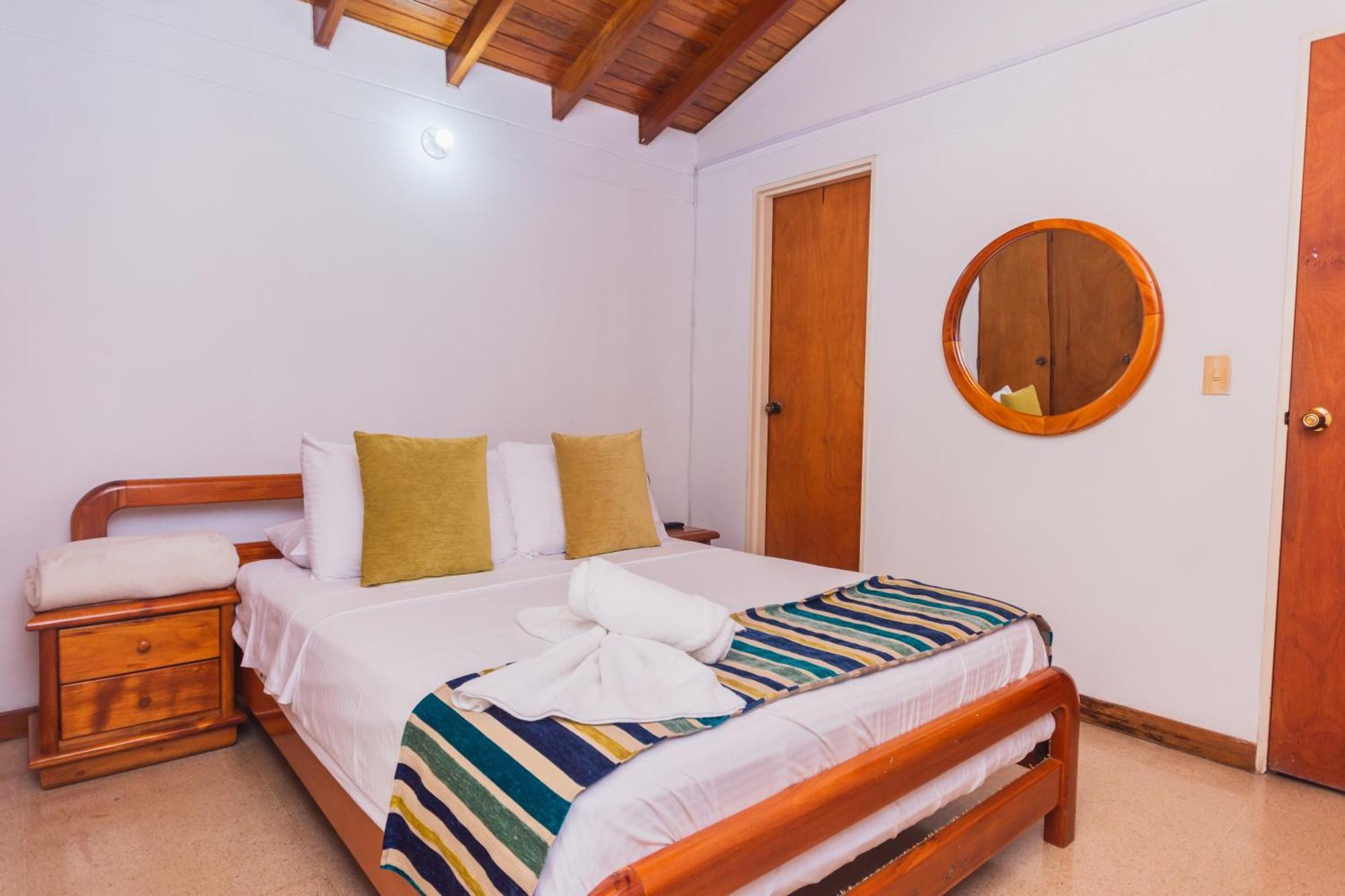 Hotel Guatatur Guatapé Екстериор снимка