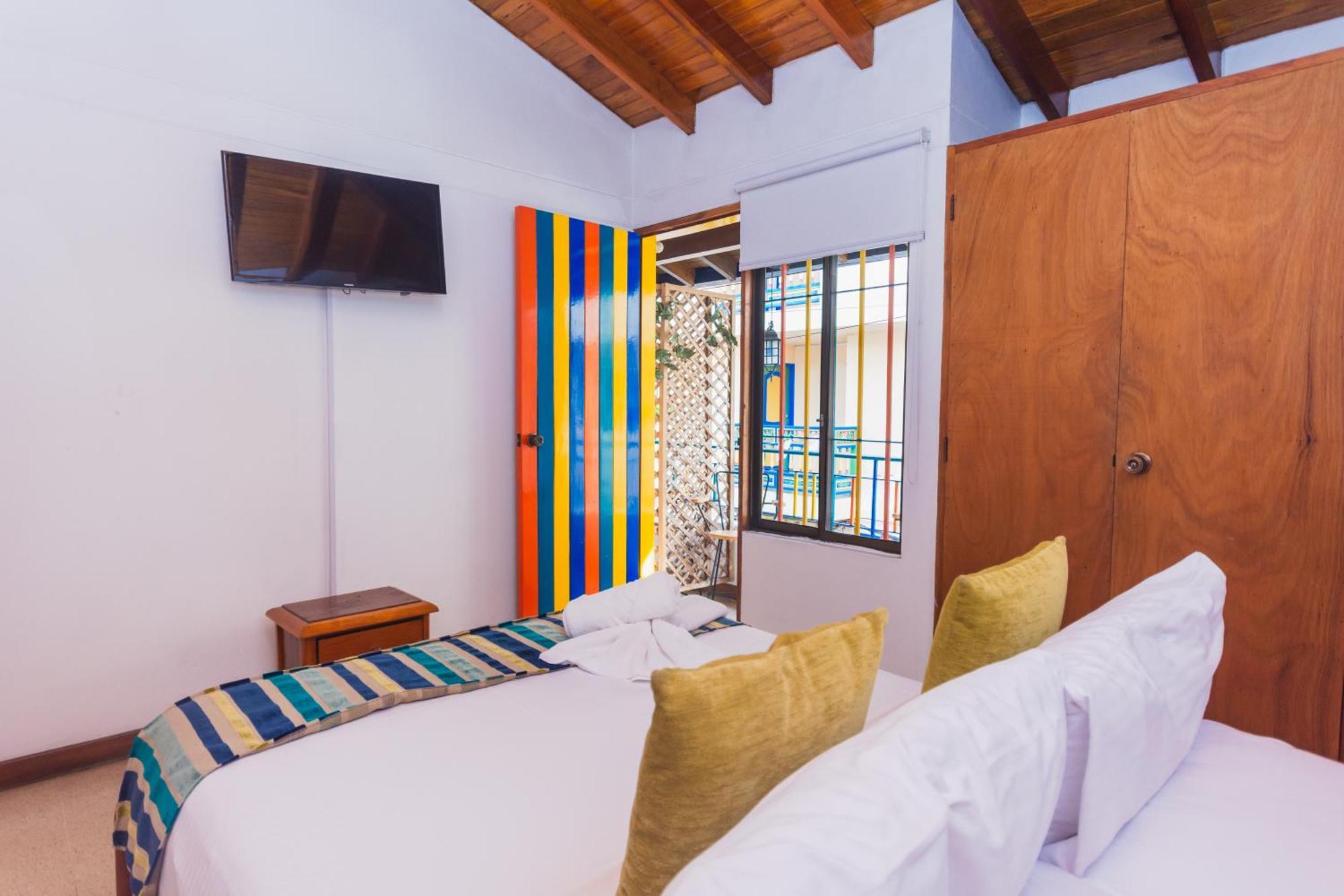 Hotel Guatatur Guatapé Екстериор снимка