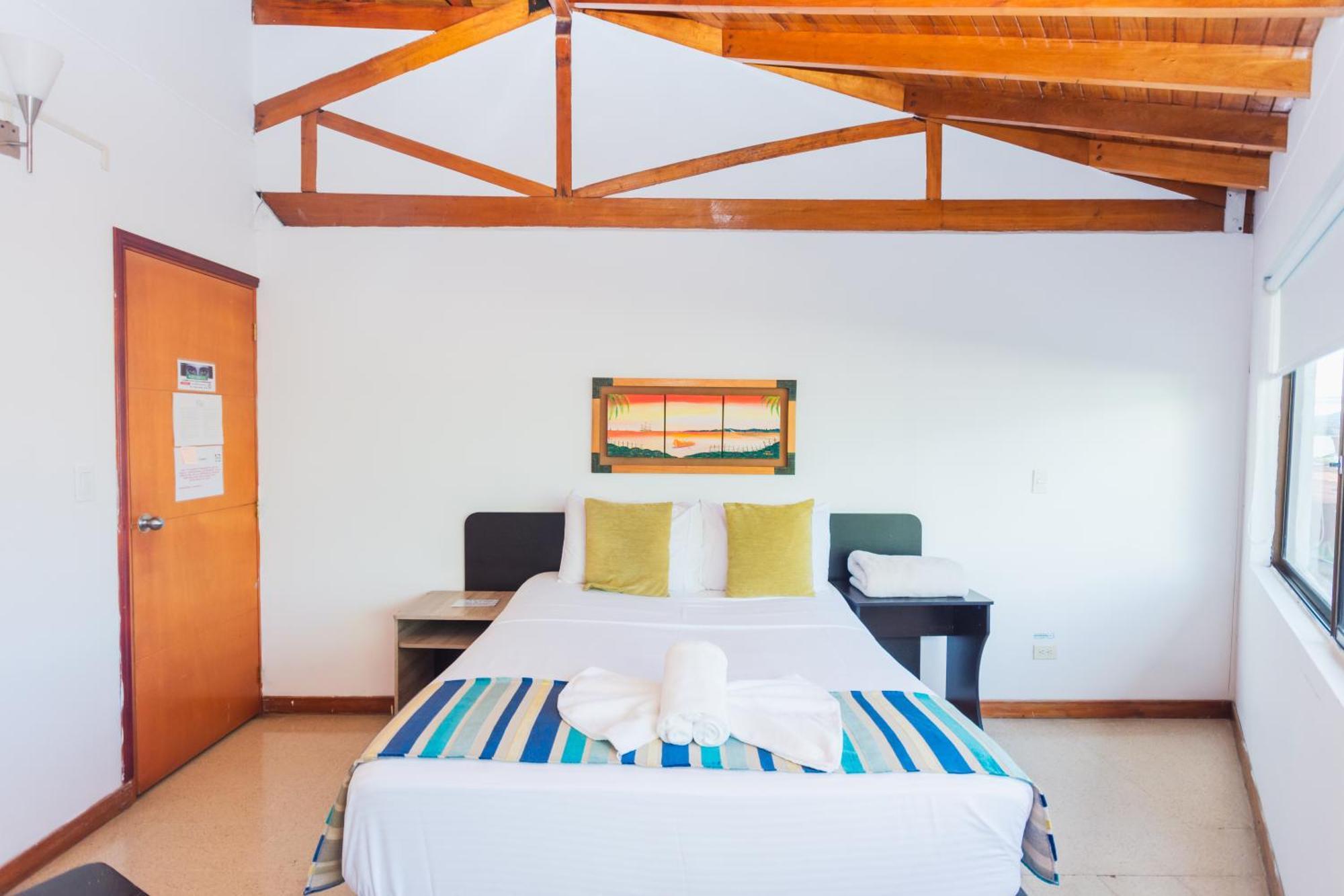 Hotel Guatatur Guatapé Екстериор снимка