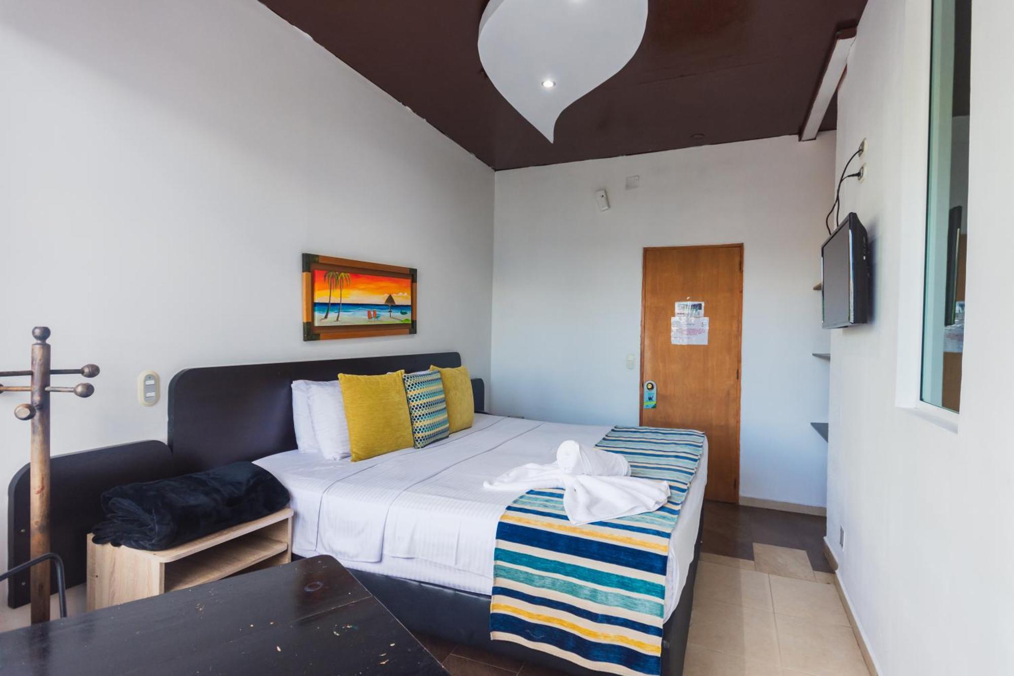 Hotel Guatatur Guatapé Екстериор снимка
