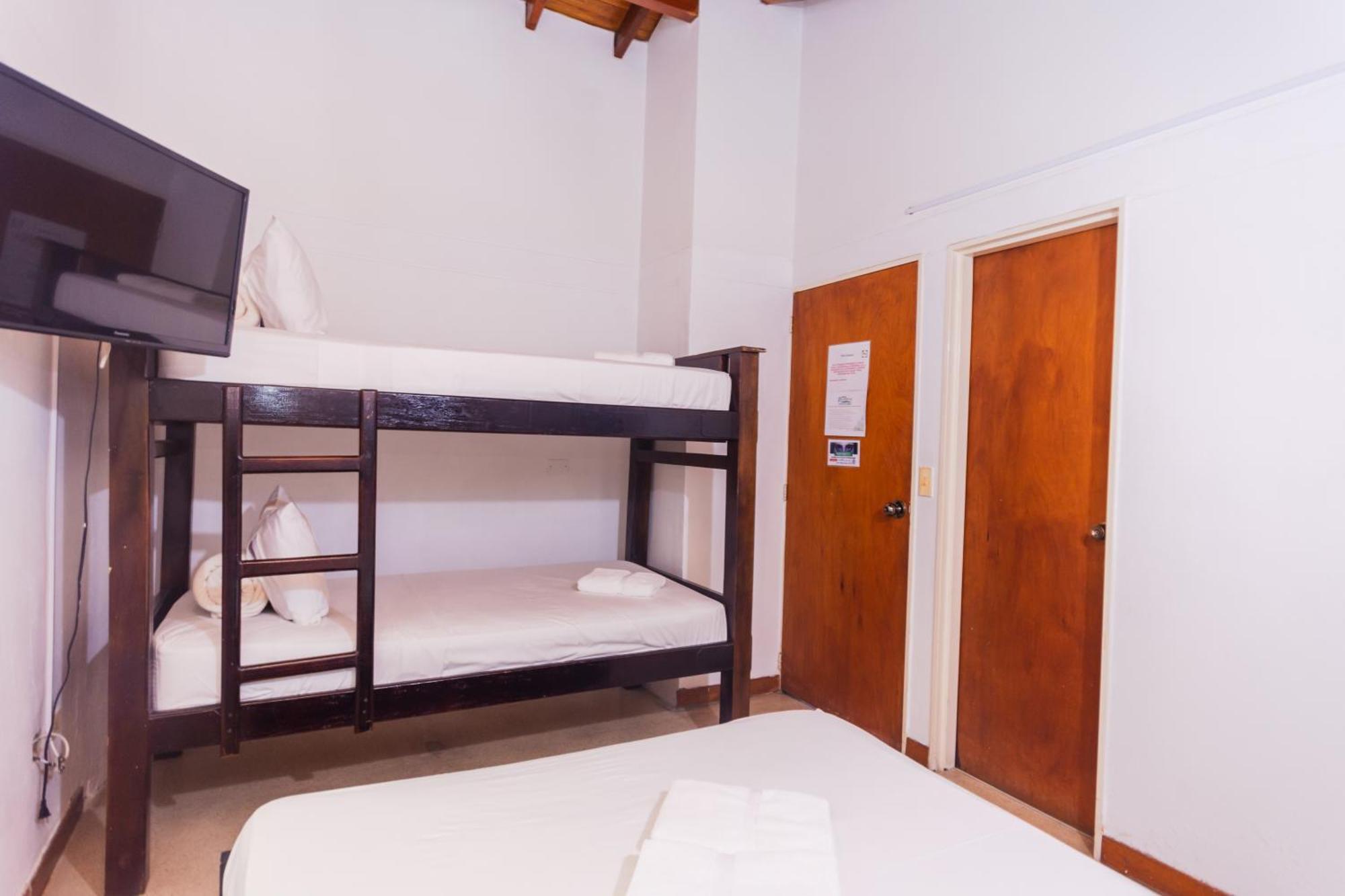 Hotel Guatatur Guatapé Екстериор снимка