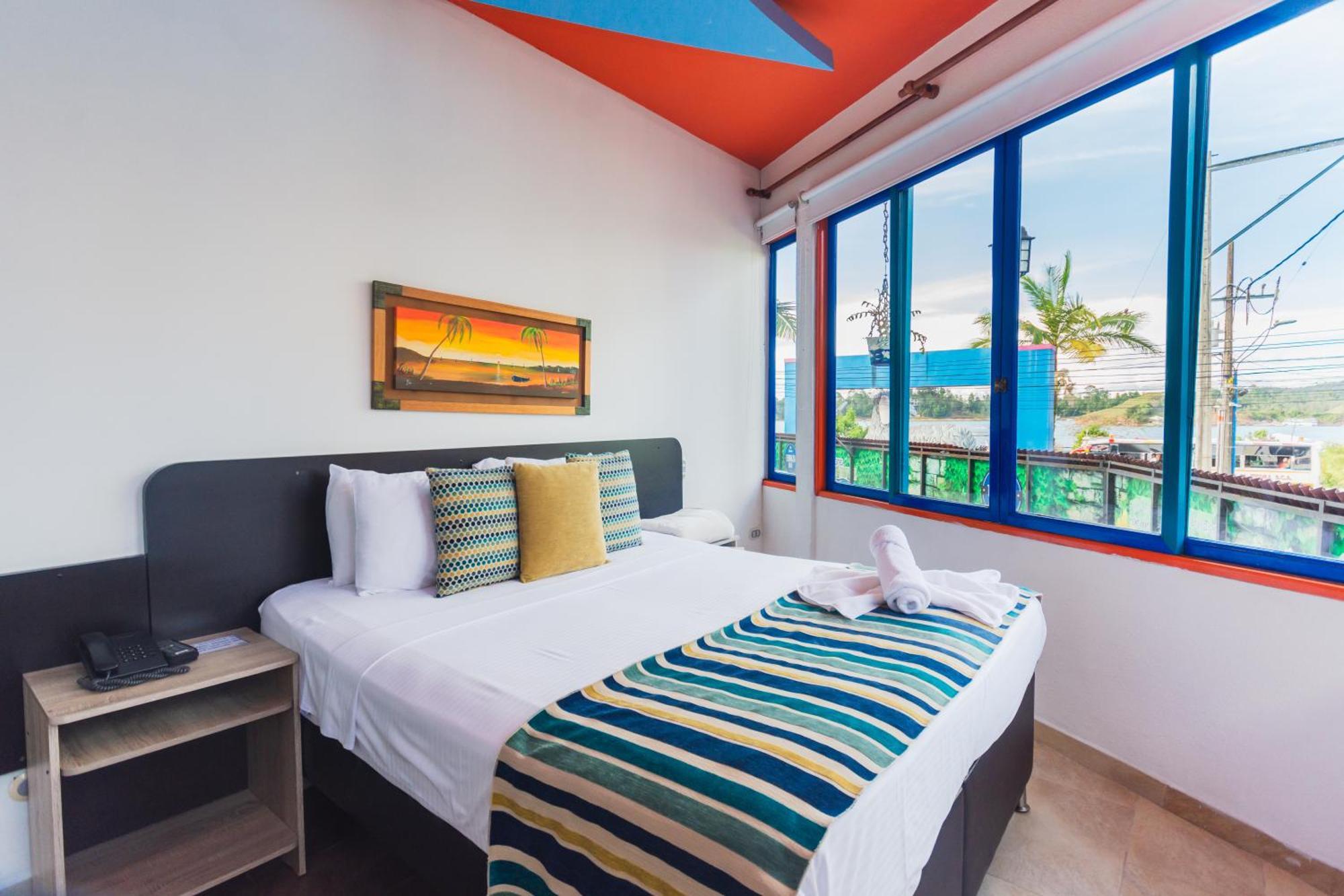 Hotel Guatatur Guatapé Екстериор снимка