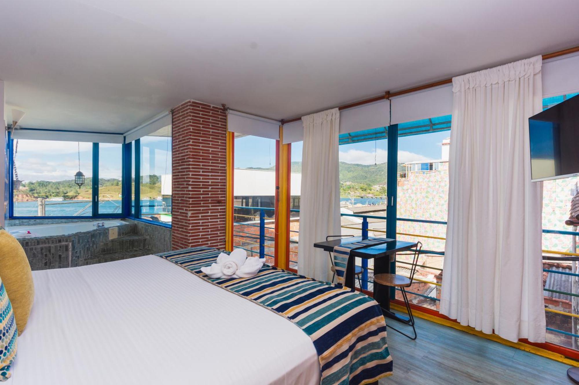 Hotel Guatatur Guatapé Екстериор снимка