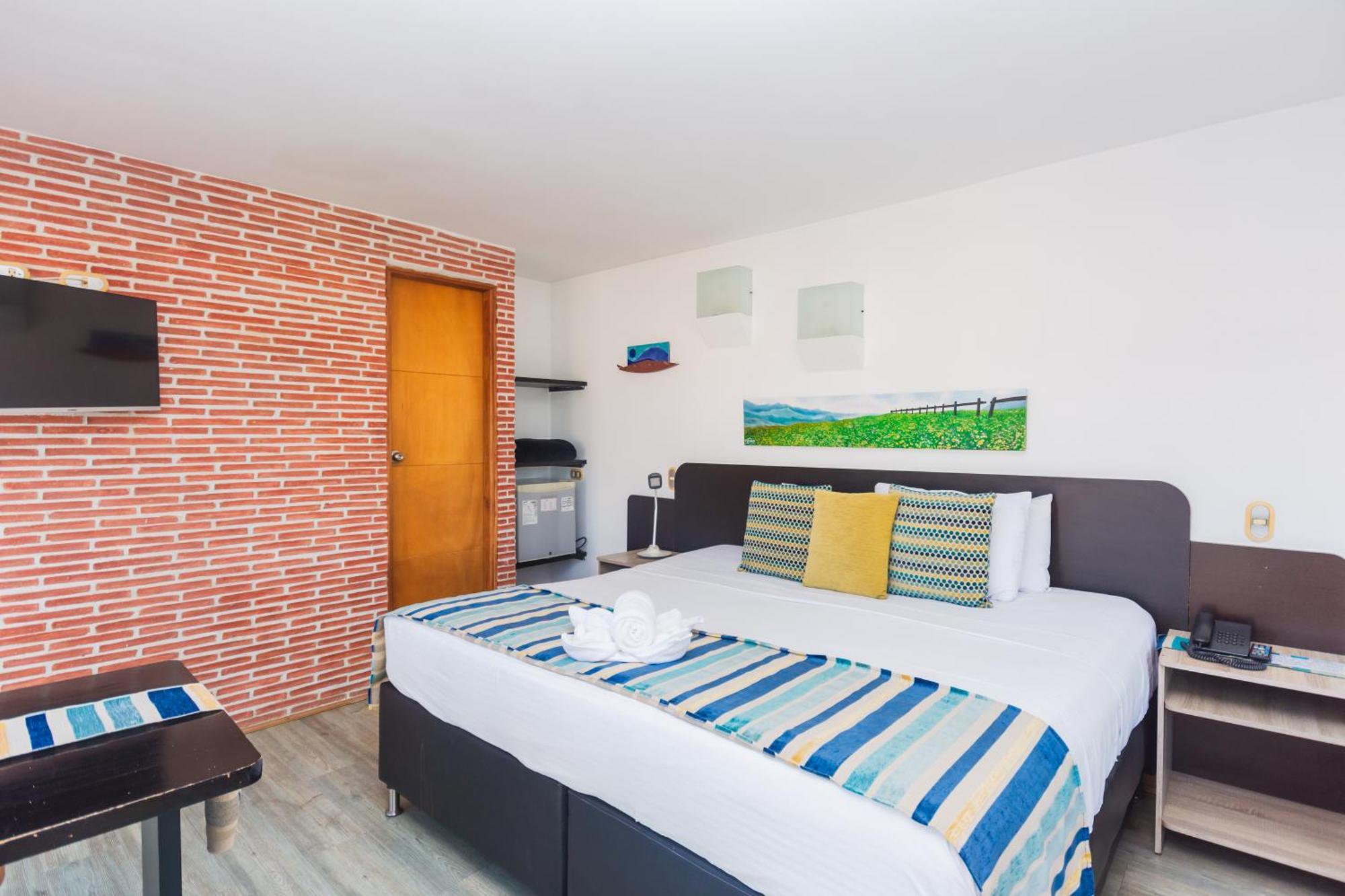 Hotel Guatatur Guatapé Екстериор снимка