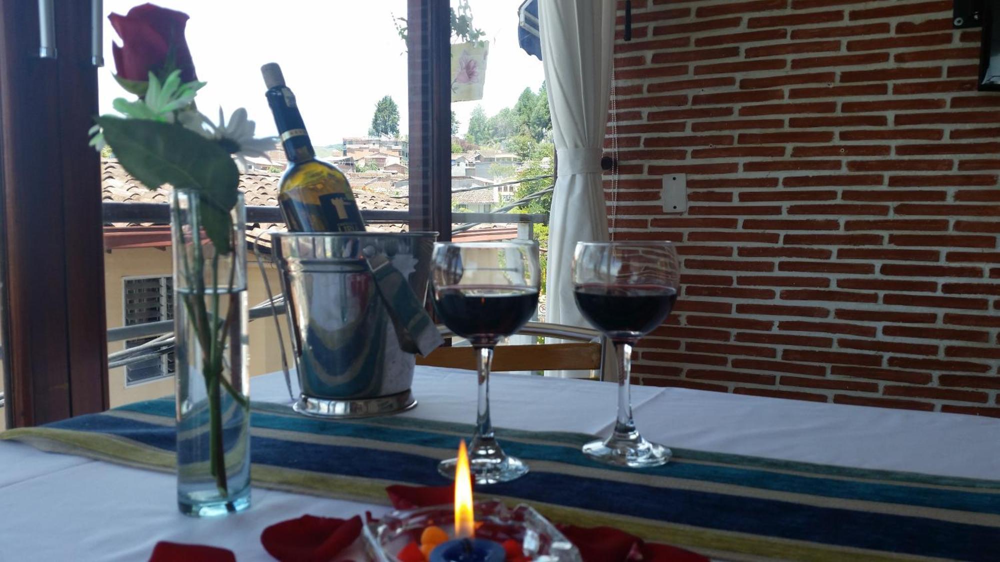 Hotel Guatatur Guatapé Екстериор снимка