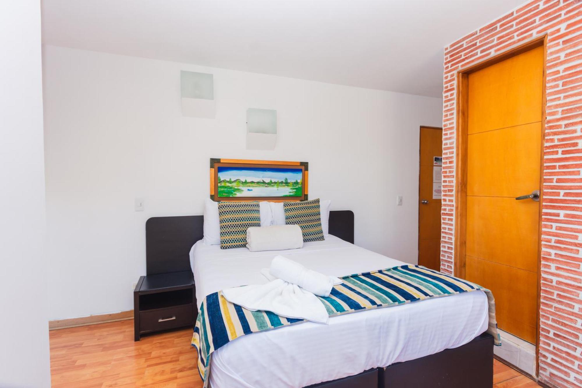 Hotel Guatatur Guatapé Екстериор снимка