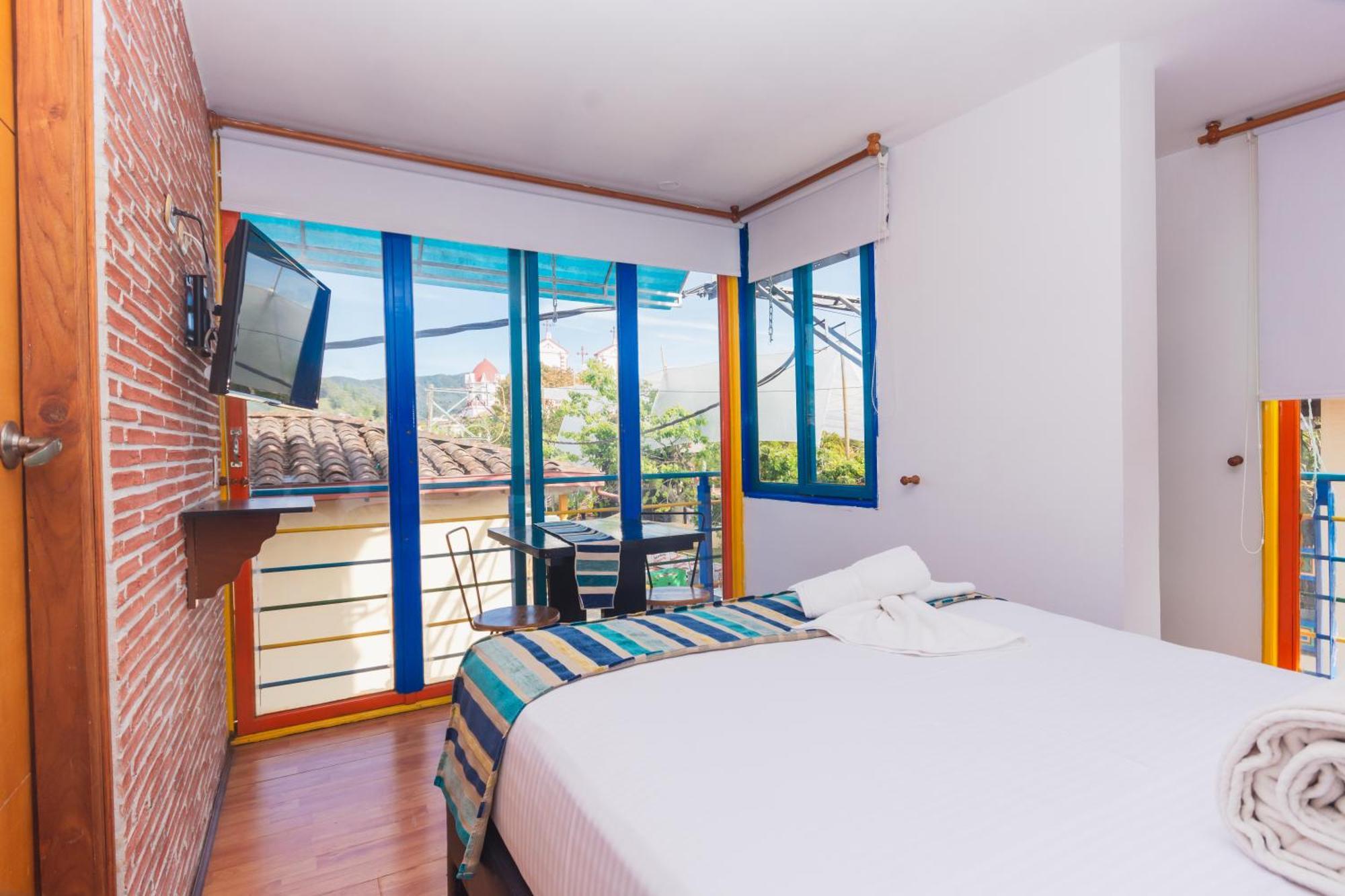 Hotel Guatatur Guatapé Екстериор снимка